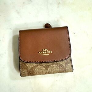 Coach Small Wallet In Signature Canvas.Style F87589. Color IME74.